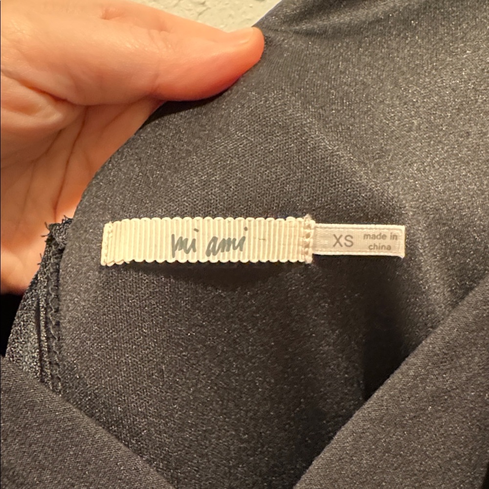 Mi Ami Classic Black Top - Picture 3 of 3
